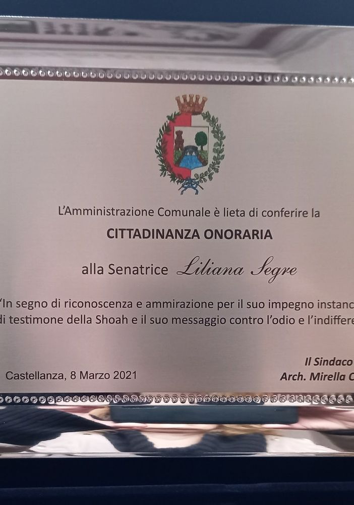 Liliana Segre cittadina onoraria di Castellanza. La targa giunge a Roma
