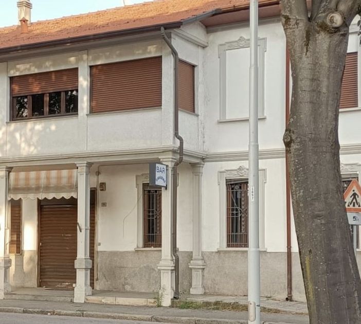 VIDEO. Ci mancherai Sinaghino, da tutti chiamato ul Tazinen: «Un bar democratico e un pezzo di storia di Sacconago. Vi racconto perché»