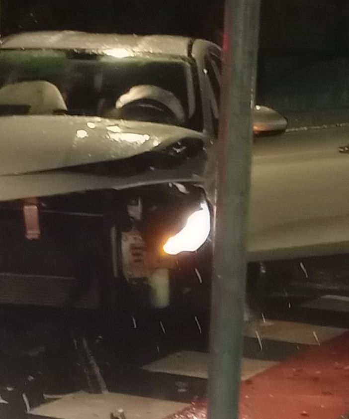Una delle auto coinvolte nell'incidente