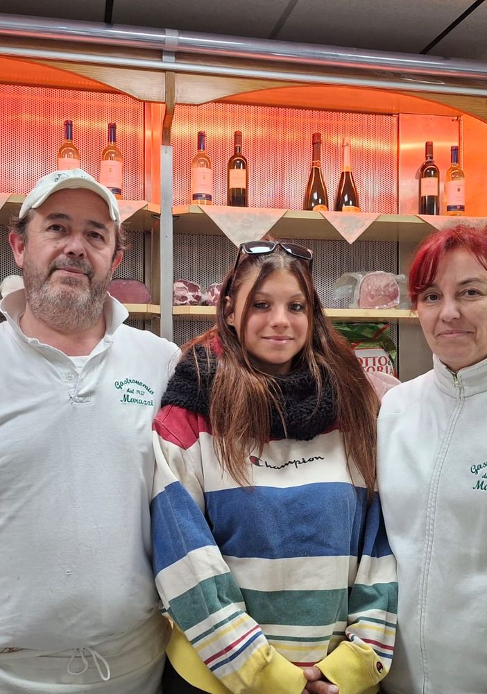 La famiglia Marazzi nel negozio di piazza Garibaldi