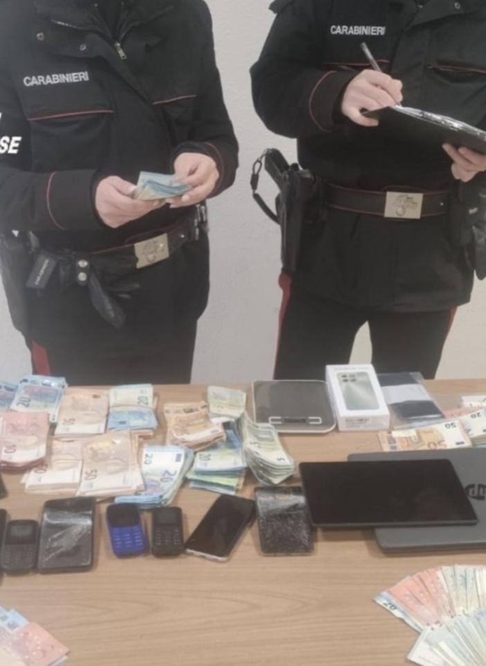 Smantellata organizzazione che gestiva spaccio nei boschi, 8 arresti