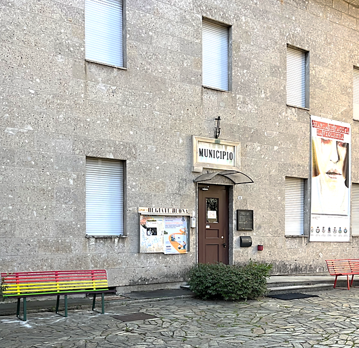 Panchina arcobaleno, Colombo: «Temi da affrontate con maggiore attenzione»