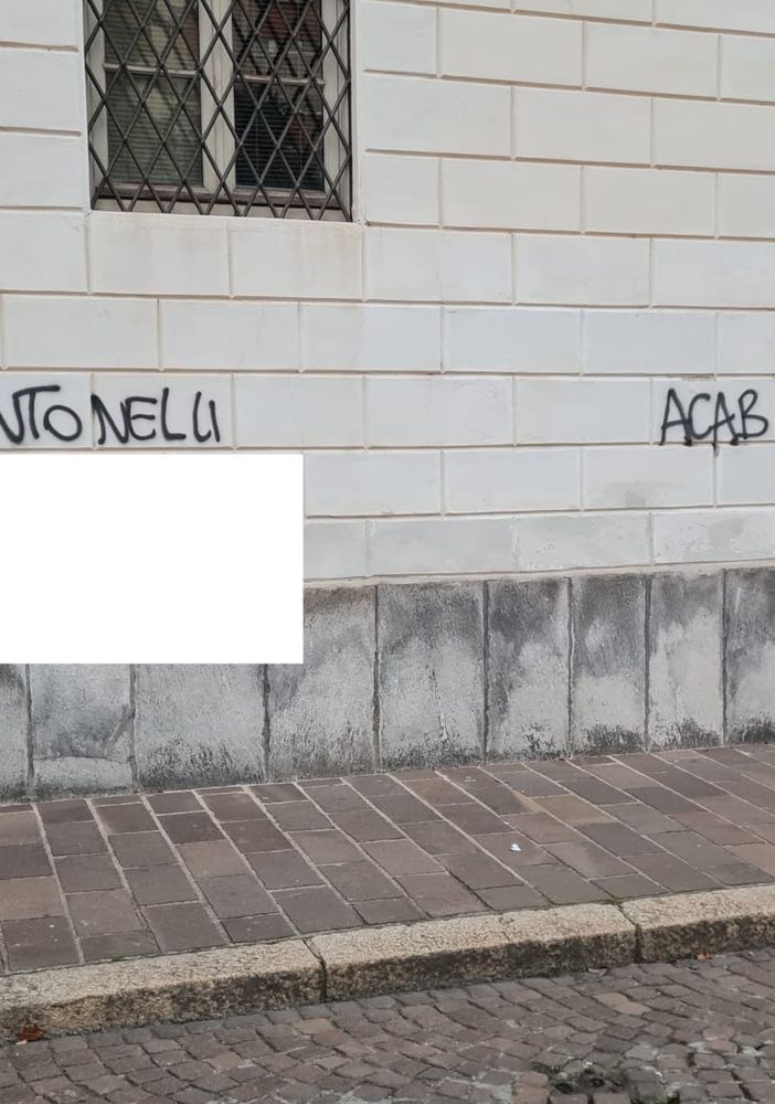 Pd e Maggioni solidali con il sindaco: «Condanniamo le scritte, ma servono azioni concrete»