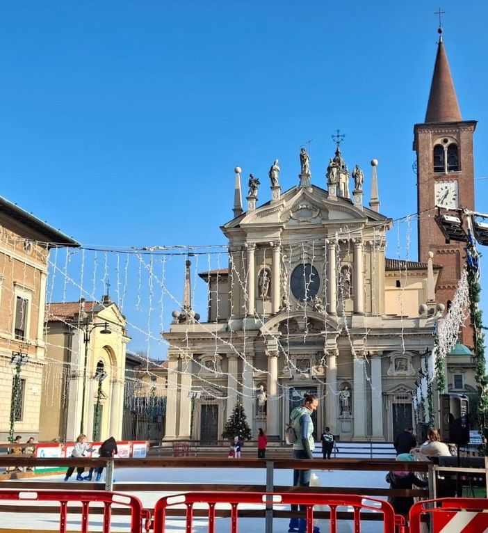 In piazza San Giovanni, la pista di pattinaggio