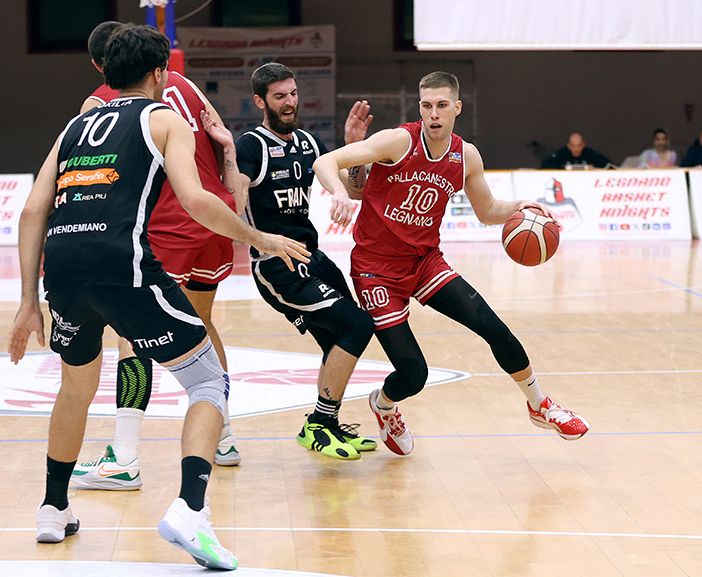 Il Rucker rovina la festa, niente &quot;lode&quot; per i Knights