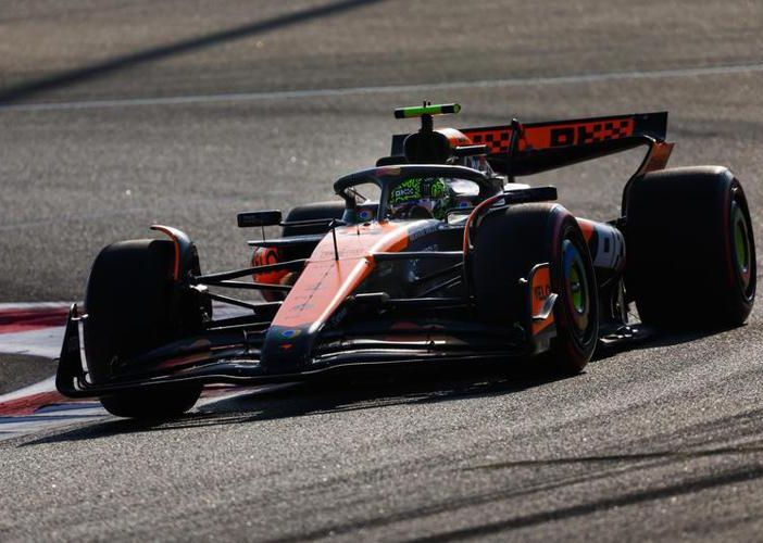 Norris in pole position ad Abu Dhabi, McLaren con entrambe le mani sul titolo costruttori