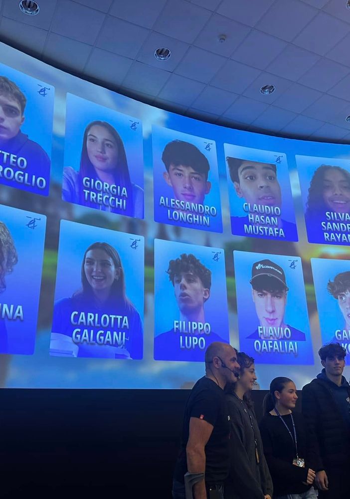 La staffetta tra prima e seconda squadra di &quot;Oltre l'impossibile&quot; - Foto dal profilo Fb della dirigente Amanda Ferrario