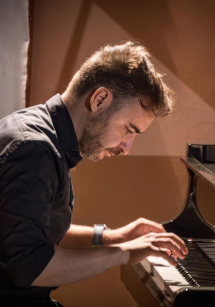 Alberto Lodoletti: «Io al pianoforte per la chiesa del Sacro Cuore. E ogni volta penso a mio papà»