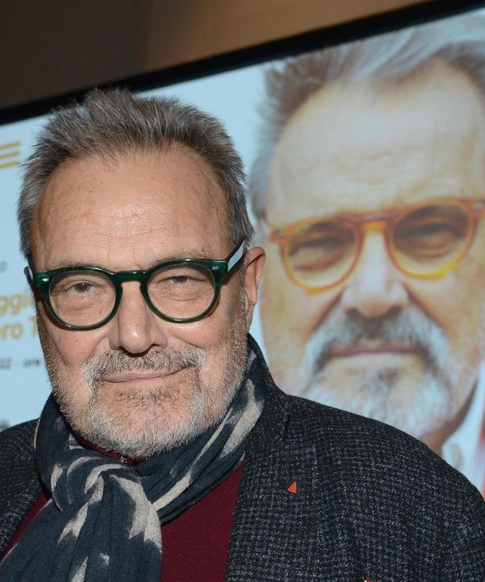 «Il nostro amatissimo Oliviero ha intrapreso il suo prossimo viaggio»