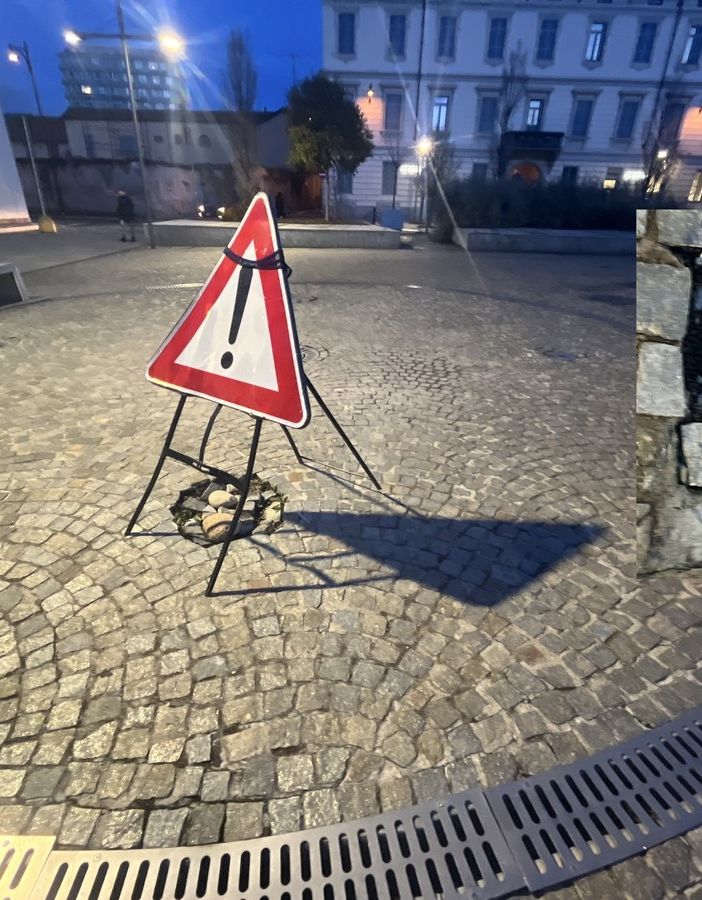 FOTO. Neanche il Natale ha scosso piazza Vittorio Emanuele. Ma è vietato arrendersi