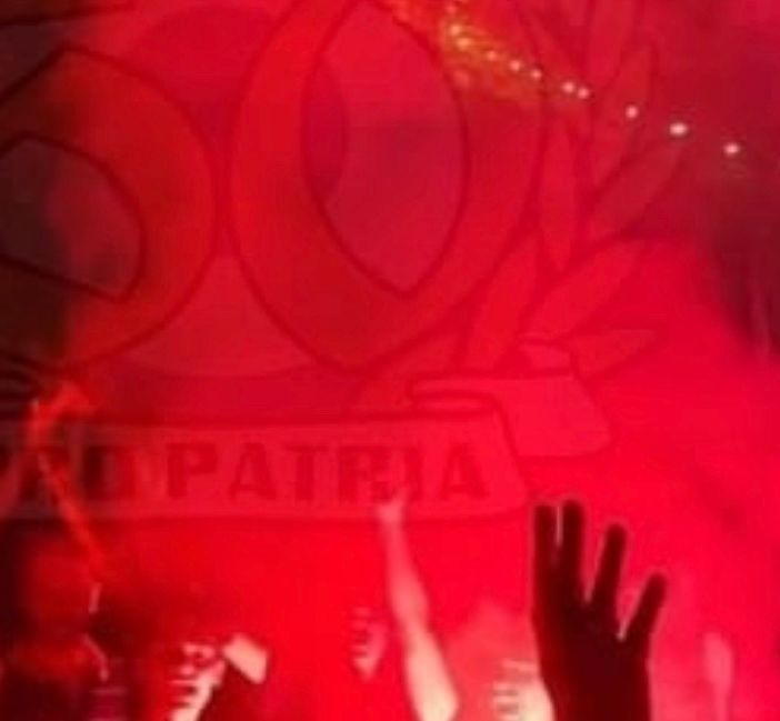 la foto copertina degli ultras della Pro