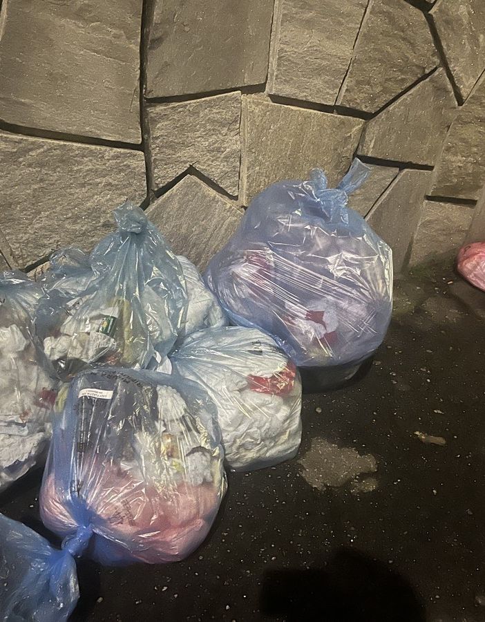 Sacchi non ritirati ieri in via Orazio