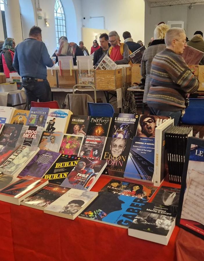 &quot;Busto in vinile&quot; presa d'assalto