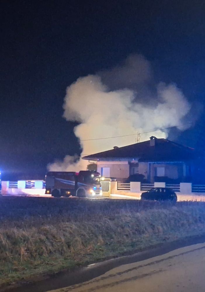 Incendio a Cascina Costa, a Samarate, in fiamme un laboratorio artigianale