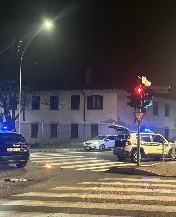 Auto si ribalta sul Sempione a Olgiate Olona: ferita una donna di 58 anni