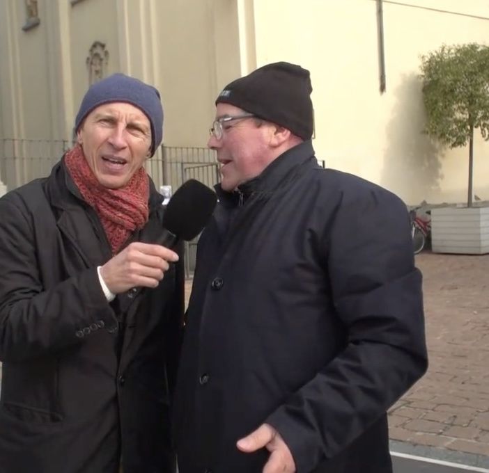 VIDEO. Striscia lo striscione a Busto Arsizio