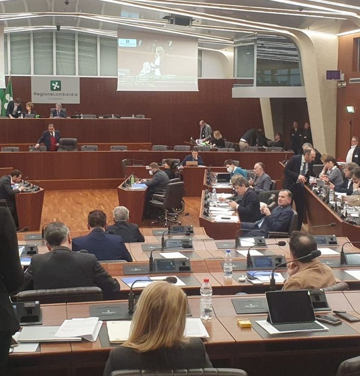 Regione, ok alla mozione sul velo. Ma salta il divieto di indossarlo a scuola