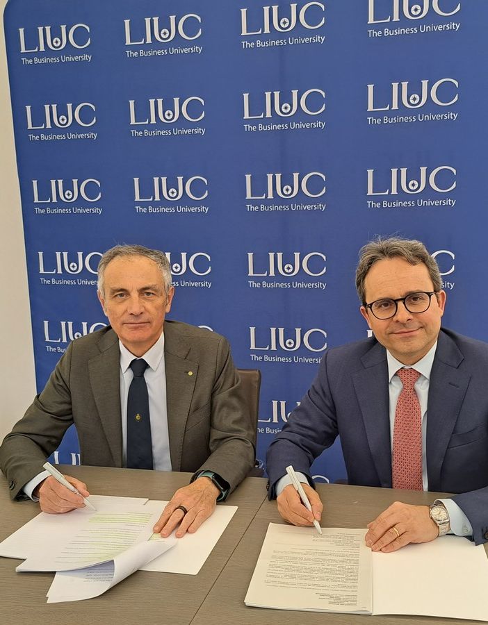 La firma dell'accordo