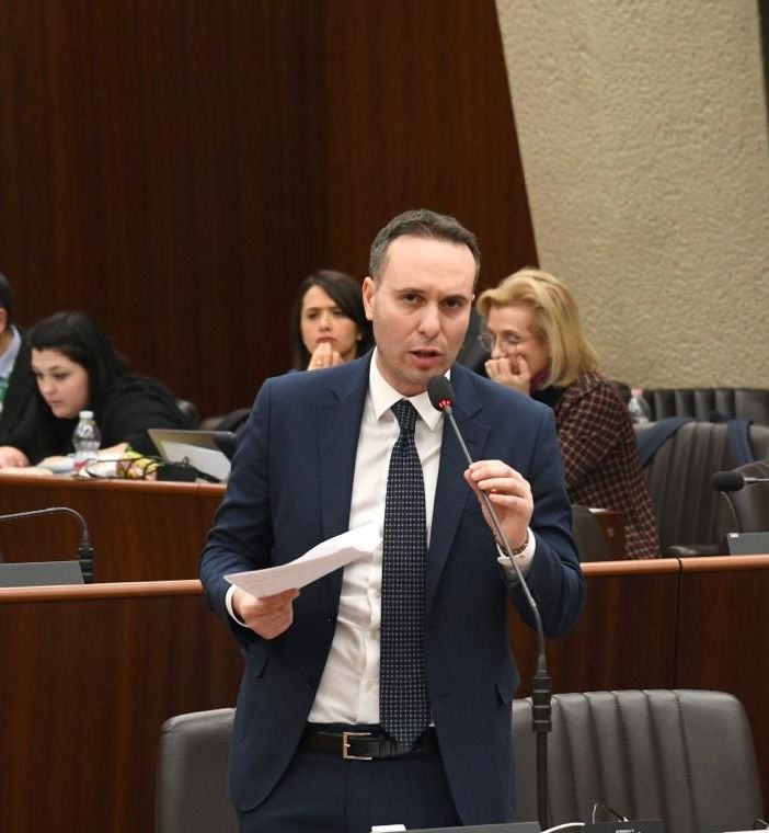 Bando rinnova parco veicolare 2025, Cosentino: «Impegno concreto per la qualità dell’aria senza imposizioni ideologiche»