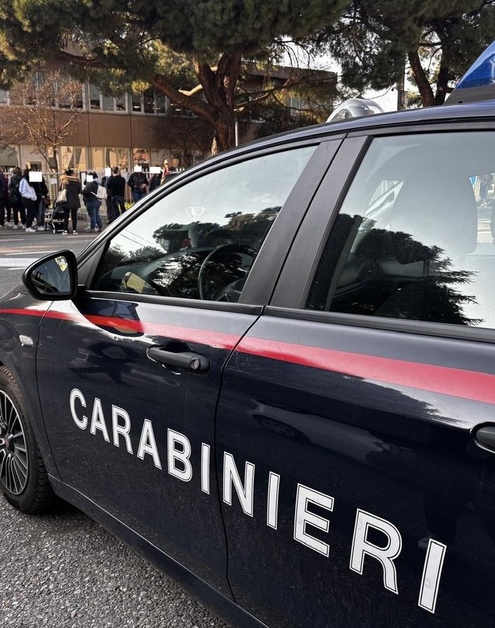 Focolaio di tossinfezione alimentare a Gallarate, la dirigente: «Non è prevista la chiusura della scuola, è in atto una caccia alle streghe»