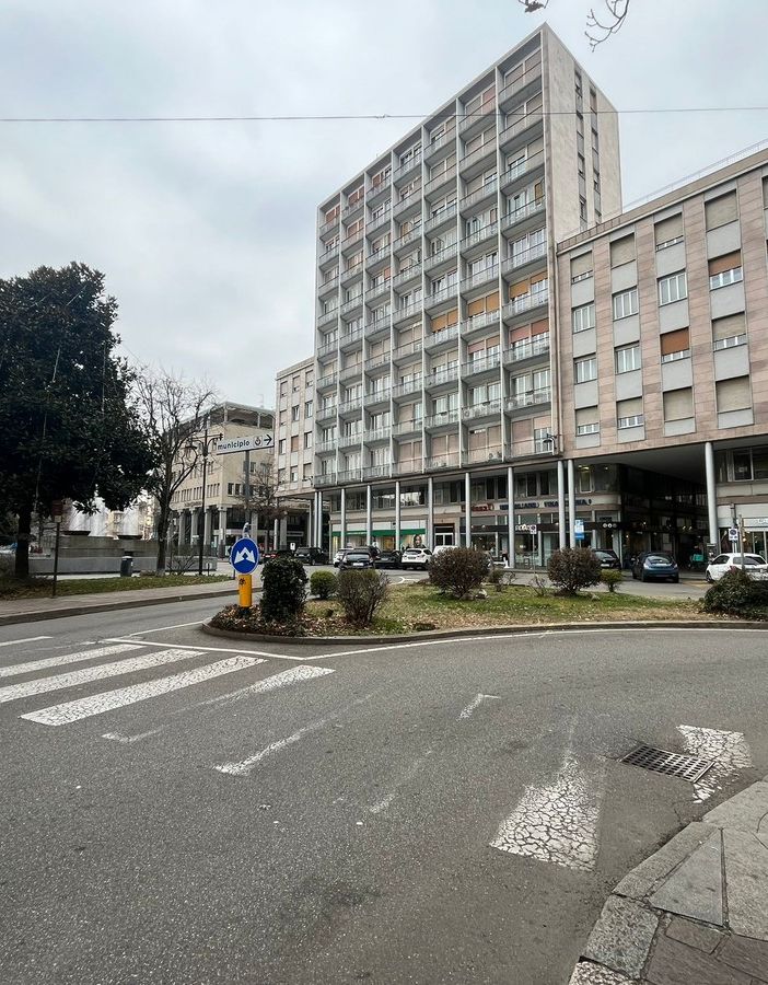 Violenza in centro a Busto, Sabba: «Problema culturale». Colombo: «Presto interventi educativi a scuola»