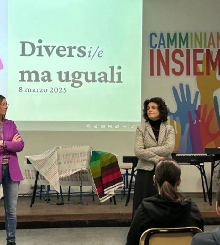 La dirigente dell’Ic Bertacchi, dott.ssa Grazia Magazzù e le avvocate di ADGI, Sara Zarini e Marilena Desca