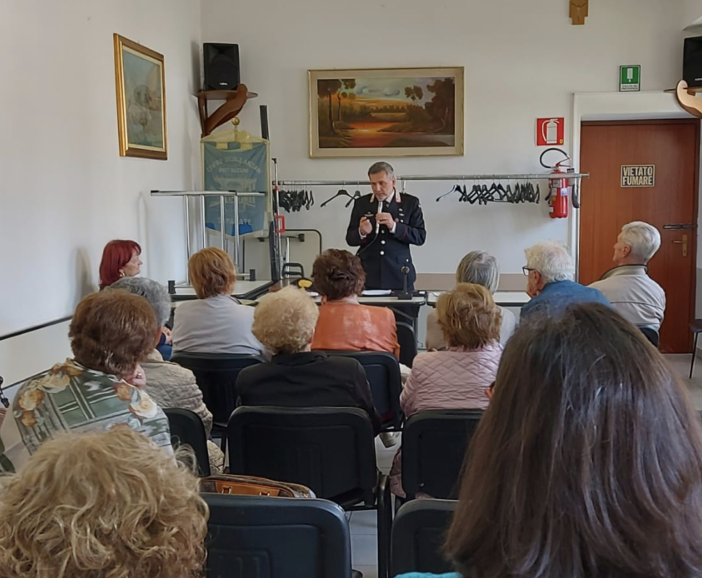 A Samarate una lezione contro le truffe agli anziani con i Carabinieri
