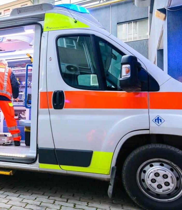 Marnate, 83enne investito in strada: trasportato in ospedale