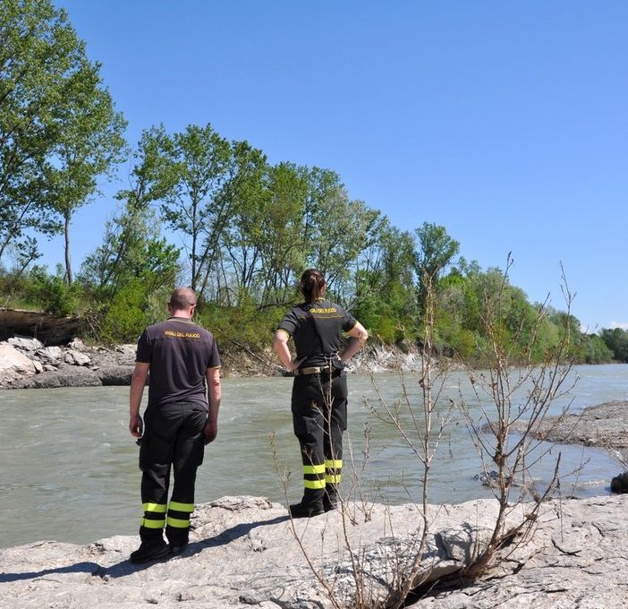 Il tratto del fiume dove il ragazzo è caduto, trascinato via dalla corrente