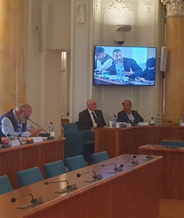 In Consiglio provinciale le polemiche sull’Anpi: «Abbassiamo i toni». Il Pd si astiene