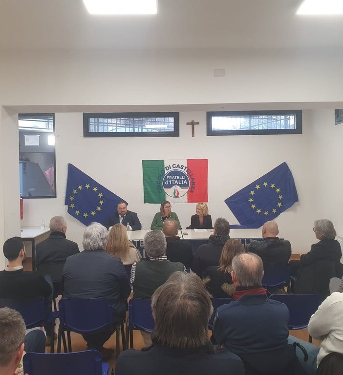 Un momento del congresso di FdI a Castellanza