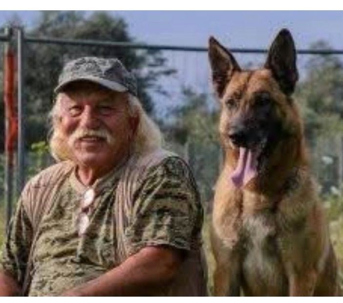 Ciao Giamba, ora sei in un prato «super» con i tuoi cani per sempre