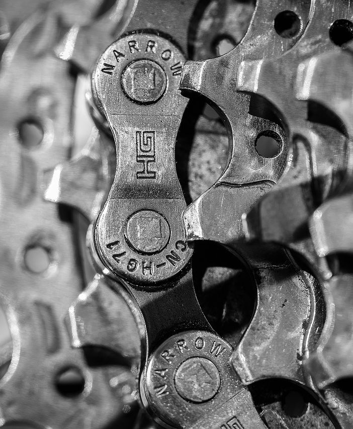Materiali che contano: il ruolo delle leghe ferrose nella meccanica di precisione