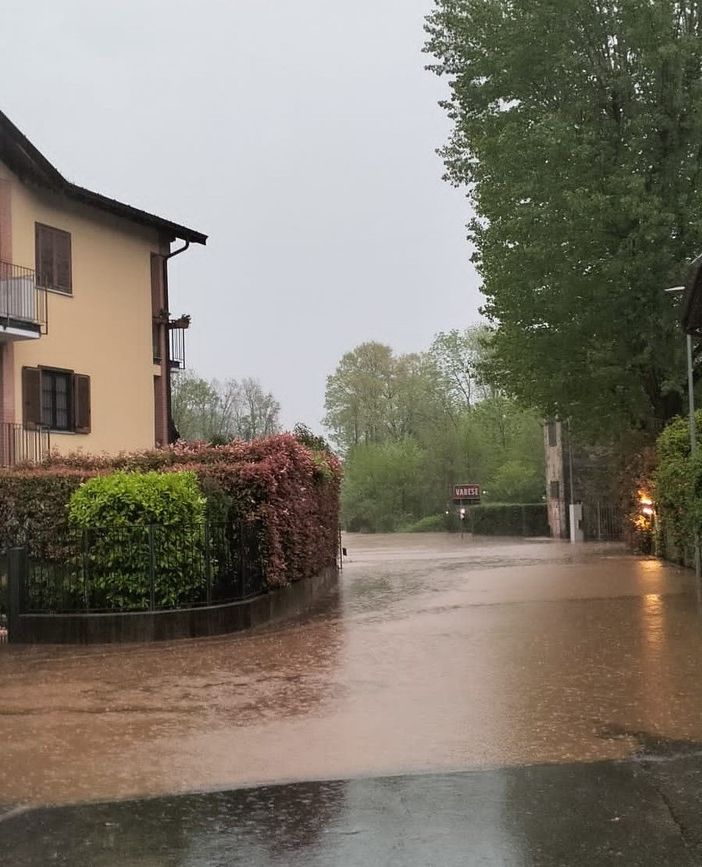 Fiume fuori nella frazione di Olona a Induno, a nord di Varese