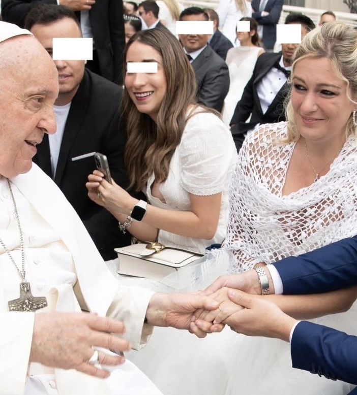 PAPA FRANCESCO, I RICORDI. «Noi sposi a Roma di ritorno dal viaggio in Argentina: emozione indelebile quel dialogo cordiale e anche scherzoso»