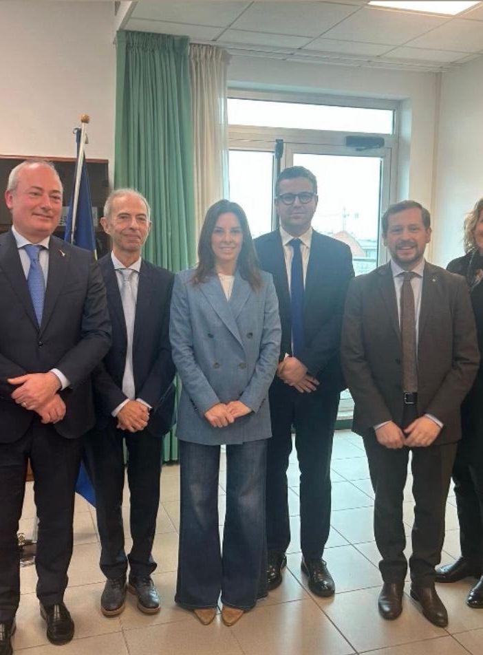 Giustizia sotto organico, summit in Tribunale a Busto: il sottosegretario Ostellari incontra i sindaci Antonelli e Cassani
