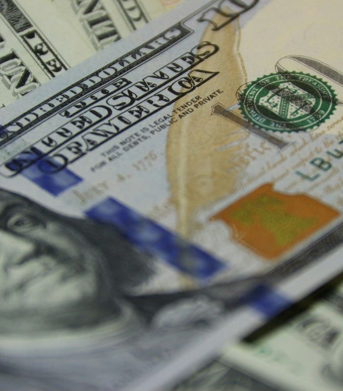 Perché il dollaro americano è in difficoltà nel 2025 e come si ripercuote su di voi?