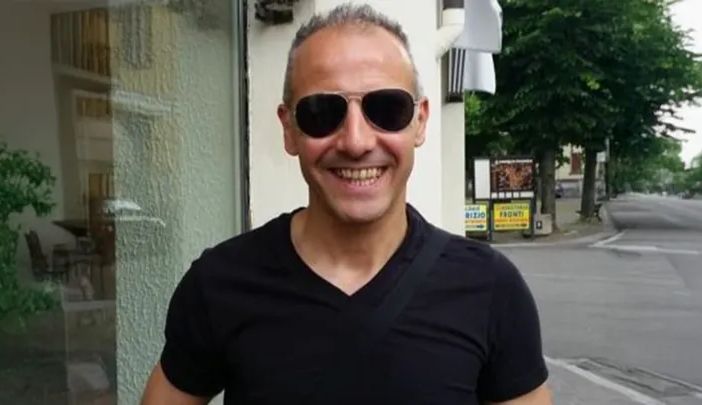 Un ultimo abbraccio per Matteo: comunità in lutto e un gesto d’amore per la sua famiglia