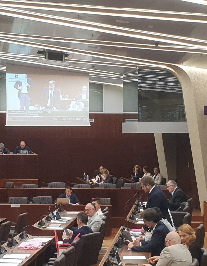 Scontro al Pirellone sul Remigration Summit, il Pd: «Indegno». La Lega: «Più pericoloso chiamare gli anarchici»