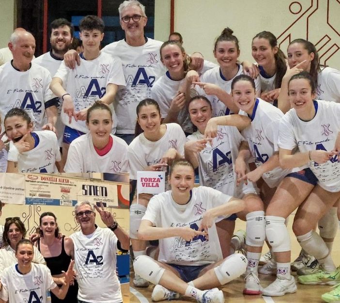 Nel riquadro Paola Egonu con la Famiglia Lualdi a festeggiare la promozione in A2 di Villa Cortese - Foto Gianluigi Rossi