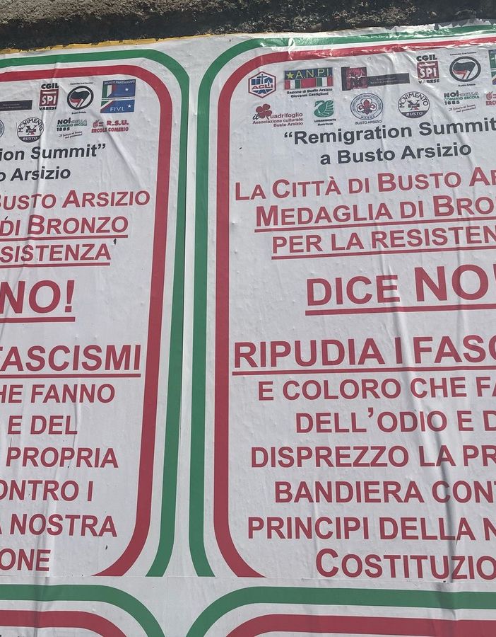 Manifesti contro il Remigration Summit apparsi a Busto