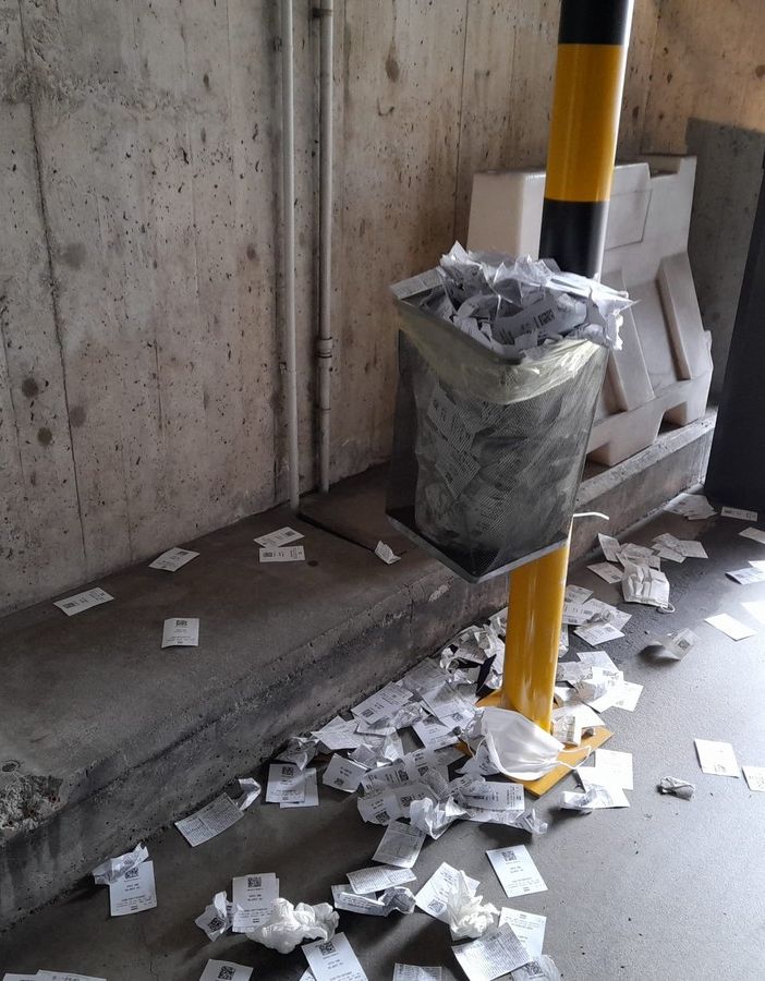 Unni al Seprio Park di Gallarate: rifiuti e imbrattamenti