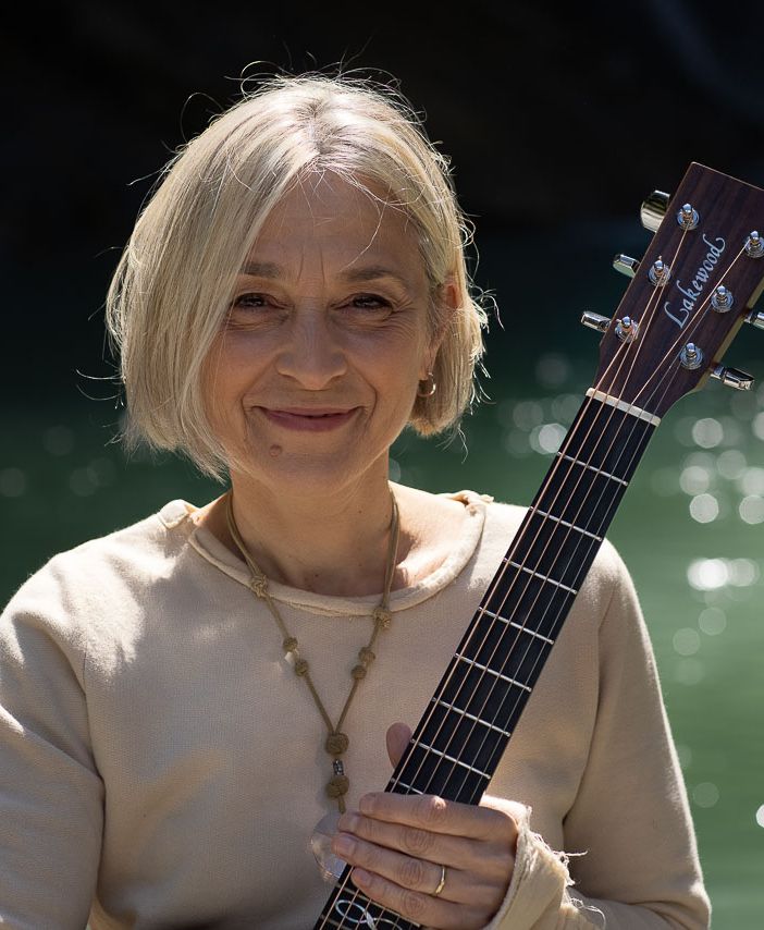 La cantautrice bustese Marilena Anzini in finale al Premio InediTo di Torino