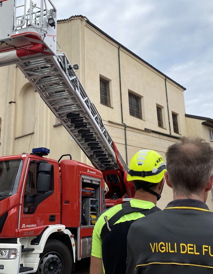 Grande ritorno in presenza per la festa natalizia dell'Associazione provinciale dei vigili del fuoco. E la solidarietà non si spegne