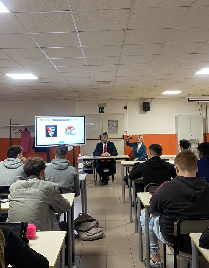 I ragazzi del professionale sportivo preparano il loro evento con un prof speciale