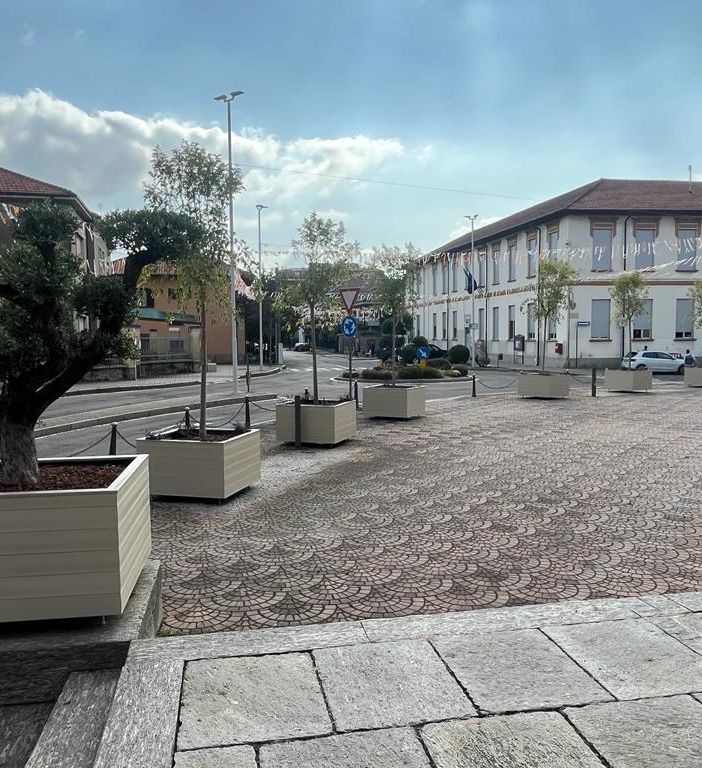 FOTO. Nuovo arredo urbano per il centro storico di Borsano