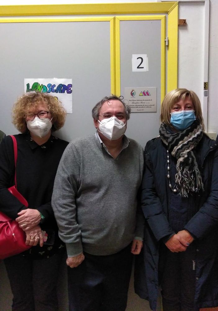 I giovani castellanzesi apprendono e studiano minerali nell'aula “Gianfelice Storni”