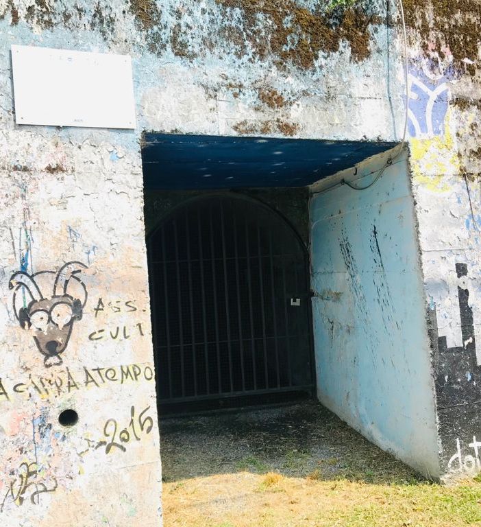 L'ingresso del bunker a Marnate, di fronte all'ex stazione ferroviaria di Prospiano