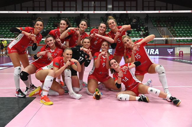 Volley, serie A2: le cocche camaleontiche avanzano in Coppa Italia