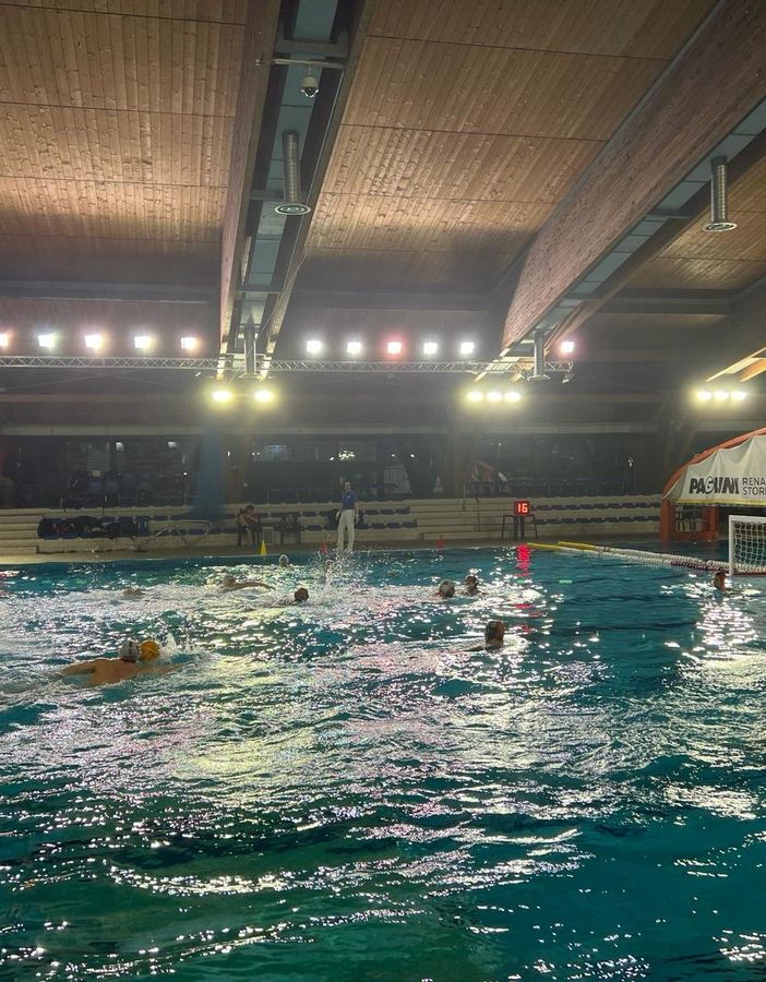 La Busto Pallanuoto tra le mura amiche batte Bocconi 16-11
